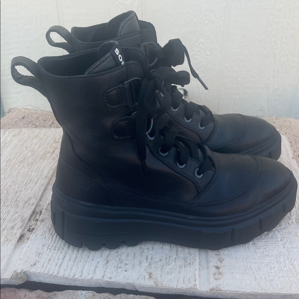 Free People x SOREL Caribou X Lace Up Waterproof Leather Boots Black Size 8.5